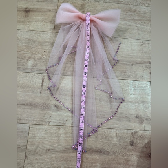 Peach Pink Bridal Veil with Bow and Rhinestones - Picture 5 of 6